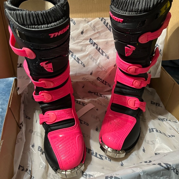 Thor Blitz MX boots - Picture 2 of 3